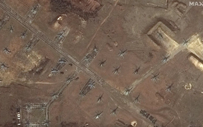 Hình ảnh vệ tinh cho thấy quân đội Nga đang tăng cường gần biên giới Ukraina