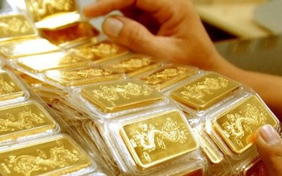 Giá vàng trong nước hơn 70 triệu đồng/lượng, vàng châu Á vượt mốc 2.000 USD/ounce
