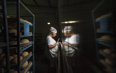 Bên trong lò bánh cung cấp cho tiền tuyến còn sót lại ở Ukraina