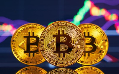Bitcoin tiếp tục trượt dốc sau đợt bán tháo