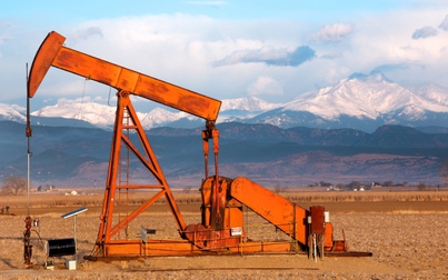 Giá dầu bật tăng do giới đầu tư lạc quan trước việc Trung Quốc mở cửa trở lại