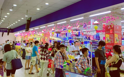 Nhiều mặt hàng bán trong siêu thị ở TP.HCM giảm giá đến 80%