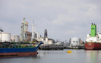 Công nhân Hà Lan từ chối bốc dỡ hàng từ một tàu chở dầu của Nga

