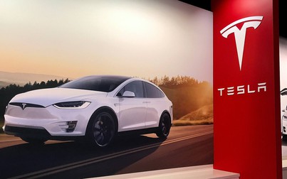 Các nhà máy sản xuất ô tô mới của Tesla 'lỗ hàng tỷ USD'