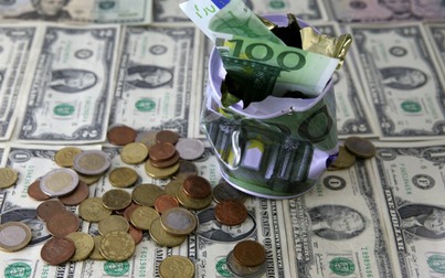 Điều gì đã khiến đồng euro ngang giá với đồng đô la Mỹ?