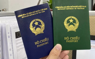 Đức tạm dừng cấp visa cho người có hộ chiếu mẫu mới 