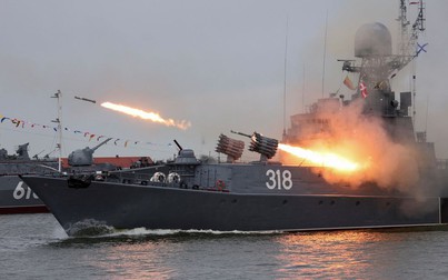 Mykolaiv hứng chịu trận pháo kích dữ dội khi Putin đe dọa phản ứng 'tốc độ cực nhanh'