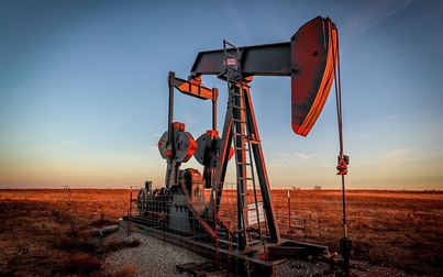 Giá xăng dầu hôm nay 25/8: Dầu Brent vượt trên 100 USD/thùng