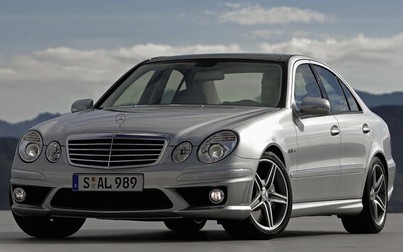 Triệu hồi kỷ lục gần 124 nghìn chiếc Mercedes-Benz vì lỗi cửa sổ trời
