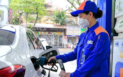 Lùi ngày điều chỉnh giá xăng dầu trong nước sang 13/11, dự báo giảm nhẹ