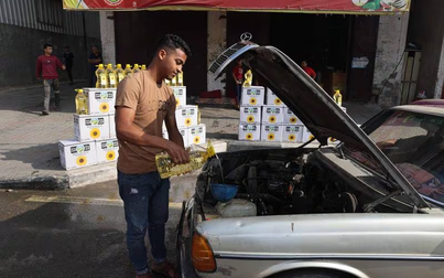 Người Palestine ở Gaza buộc phải sử dụng dầu ăn làm nhiên liệu