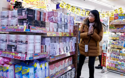 Nhật Bản hạ triển vọng kinh tế lần đầu tiên sau 10 tháng
