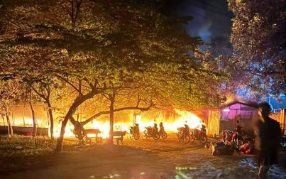 Cháy nhà xe ở trường ĐH Hồng Đức, hàng trăm phương tiện bị thiêu rụi