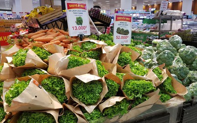Giá nhiều loại trái cây, rau củ tại TP.HCM giảm mạnh