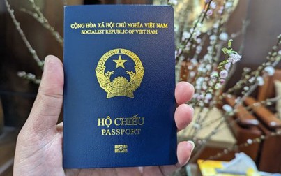 Cận cảnh hộ chiếu gắn chip được Bộ Công an cấp từ ngày 1/3