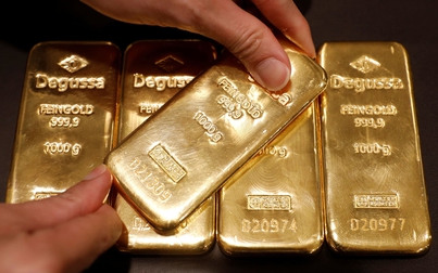 Giá vàng thế giới hướng tới mức 2.000 USD/ounce