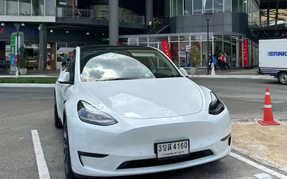 Tesla mở showroom cao cấp tại Bangkok