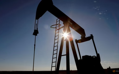 Giá dầu nhích lên sau tuần giảm mạnh