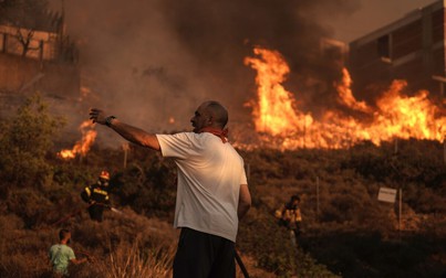 Đợt nắng nóng ở châu Âu nhường chỗ cho cháy rừng, mưa đá to bằng quả bóng tennis