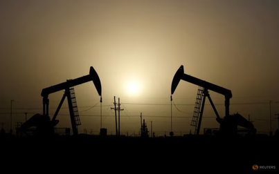 Giá dầu lên mức cao nhất trong gần 3 tháng do nguồn cung thắt chặt hơn