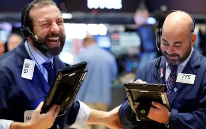 Chứng khoán Mỹ lập kỷ lục mới, Dow Jones tăng 350 điểm