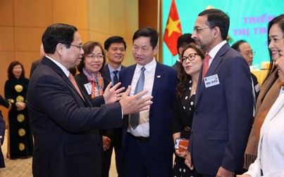 Thủ tướng: Quyết tâm nâng hạng TTCK Việt Nam từ cận biên lên mới nổi trong năm 2025