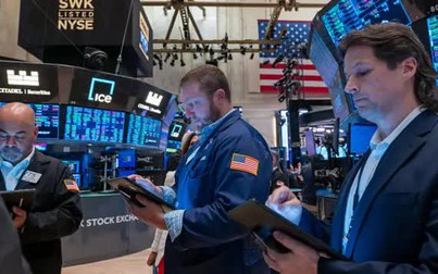 Dow Jones giảm nhẹ sau khi vượt ngưỡng 40.000 điểm