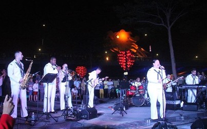 Ban nhạc Hạm đội 7 Hải quân Mỹ biểu diễn, giao lưu với người dân Đà Nẵng