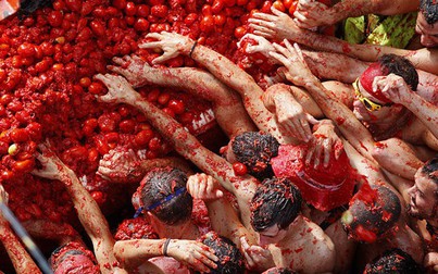 Hơn 20.000 người tham gia lễ hội “Đại chiến cà chua” lớn nhất thế giới