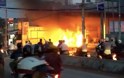 Cháy cây xăng ở Sài Gòn, hàng chục người bỏ xe tháo chạy