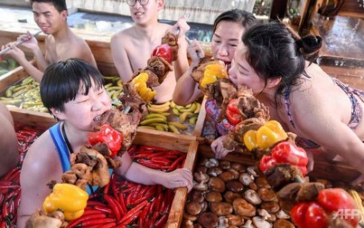 Khám phá 'lẩu người' hút du khách tại Trung Quốc dịp Tết