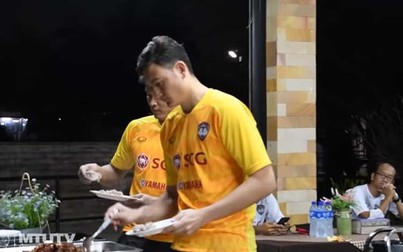Bữa ăn của Văn Lâm ở Muangthong United có gì?