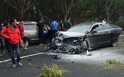 Xe sang Mercedes gây tai nạn kinh hoàng trên cao tốc Liên Khương