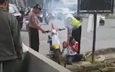 Hình phạt bất ngờ từ cảnh sát dành cho thanh niên chạy xe nẹt pô