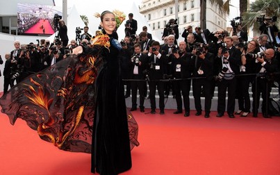 Cận cảnh áo dài Rồng Việt - Trương Thị May diện tại thảm đỏ LHP Cannes 2019