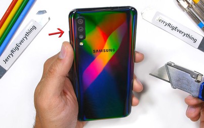 Thử nghiệm độ bền Galaxy A50 với lửa, dao