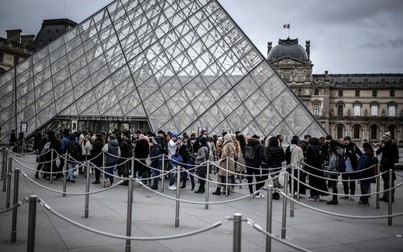 Bảo tàng Louvre ở Paris đóng cửa vì lo ngại COVID-19