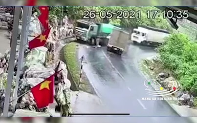 Khoảnh khắc xe tải vào cua ẩu, đâm trực diện xe ben ở Yên Bái