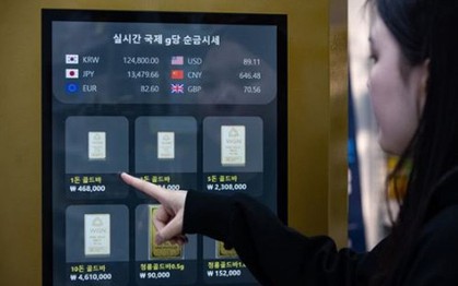 Giới trẻ Hàn Quốc đua nhau mua vàng ở cửa hàng tiện lợi