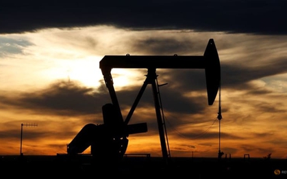Giá dầu ổn định, nguy cơ giảm hàng tuần do lo ngại kinh tế Mỹ