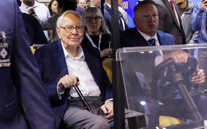 Lượng tiền mặt của Berkshire Hathaway đạt kỷ lục khi Buffett cắt giảm cổ phần tại Apple