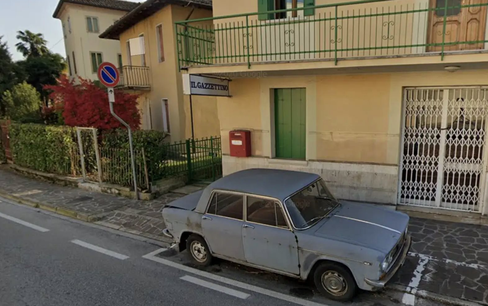 Một chiếc ô tô đậu 47 năm ở cùng một vị trí trên đường phố Ý trở thành một 'tượng đài'