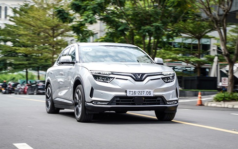 Người Sài Gòn lái thử VinFast VF 8: 'Đáng mua nhất trong tầm giá 1 tỷ đồng!'