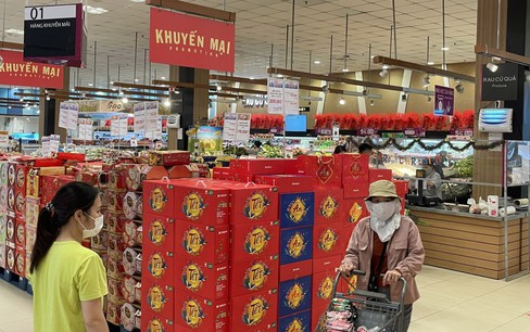 Hàng tết rục rịch lên kệ
