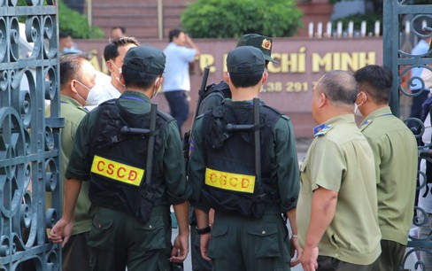 An ninh thắt chặt tại phiên tòa xét xử 'trùm lừa đảo' Nguyễn Thái Luyện