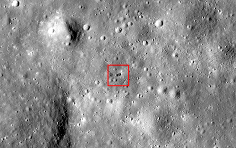 NASA chụp ảnh 'UFO' rơi trên mặt trăng làm dấy lên các thuyết âm mưu 