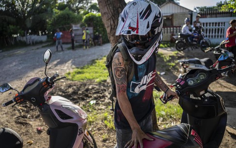 Cuba 'bùng nổ' xe máy điện do thiếu nhiên liệu