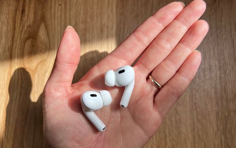 Đánh giá AirPods Pro thế hệ thứ 2: Khử tiếng ồn tốt hơn, dễ dàng tìm thấy khi bị thất lạc
