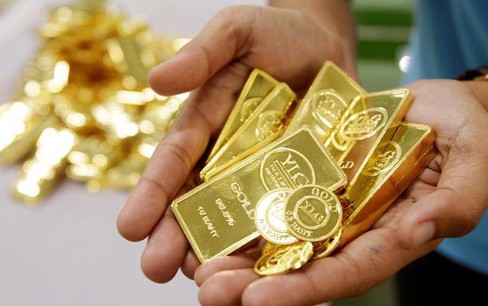 Giá vàng thế giới bất ngờ tăng vọt, vượt ngưỡng 1.960 USD/ounce
