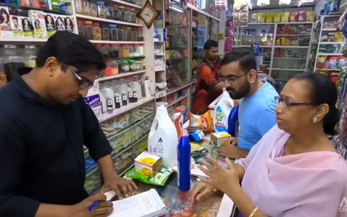 Các cửa hàng nhỏ ở Ấn Độ chật vật trước sự cạnh tranh từ các nền tảng trực tuyến